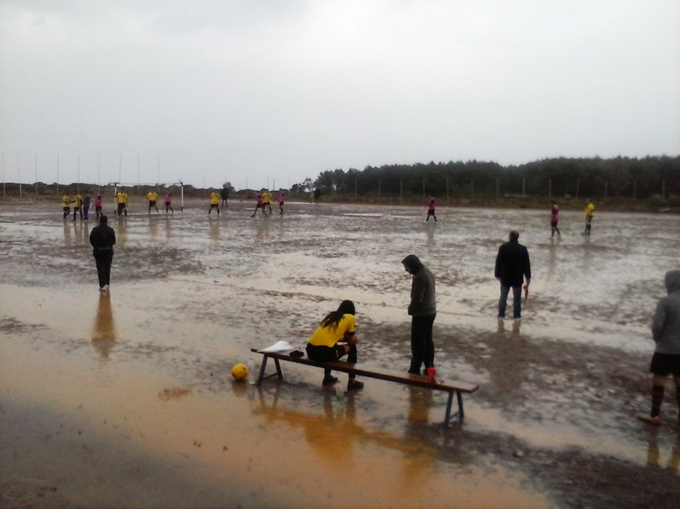 Jean Marie Stratigos, Ποδόσφαιρο υπό βροχήν, Ποταμός